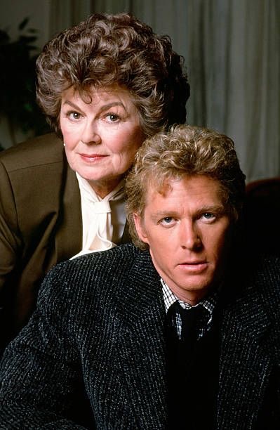 Speakin of old tv shows: #DidYouKnow that Barbara Hale, famous for her role as Della Street on #PerryMason, was the mum of William Katt, famous for #TheGreatestAmericanHero?