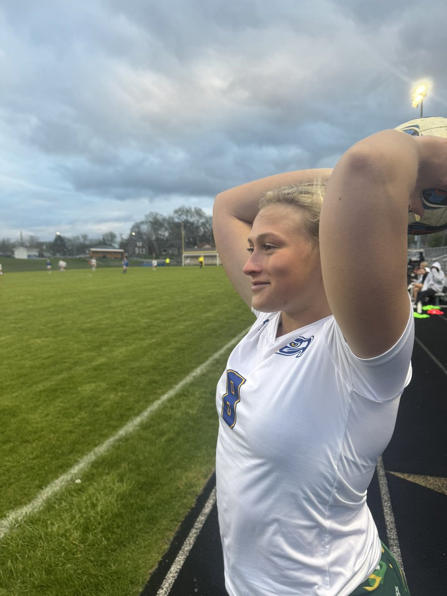 Eastie33's tweet photo. Kaylee Fouke and her blue and gold army bringing back a 7-1 conference win to the burg over Woodstock. Strong performances in D in mid  &amp; in attack. Whole team clicking today. Sweet header by Kenz as well! https://t.co/xviMwKtgbv