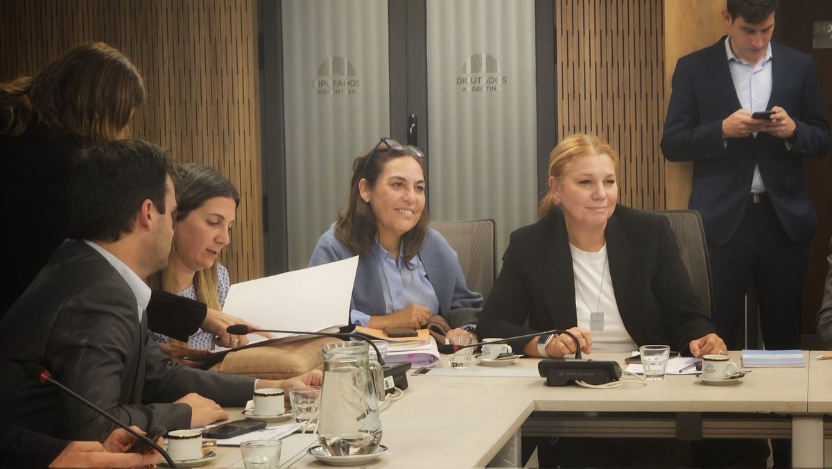 En la reunión constitutiva de la Comisión de Peticiones, Poderes y Reglamento, desde @diputadosucr propusimos a @franmmonti como autoridad. 👉🏻Nuestro objetivo es mejorar el funcionamiento del Congreso, aumentando su transparencia y dinamismo. Esperamos contribuir en esta labor.