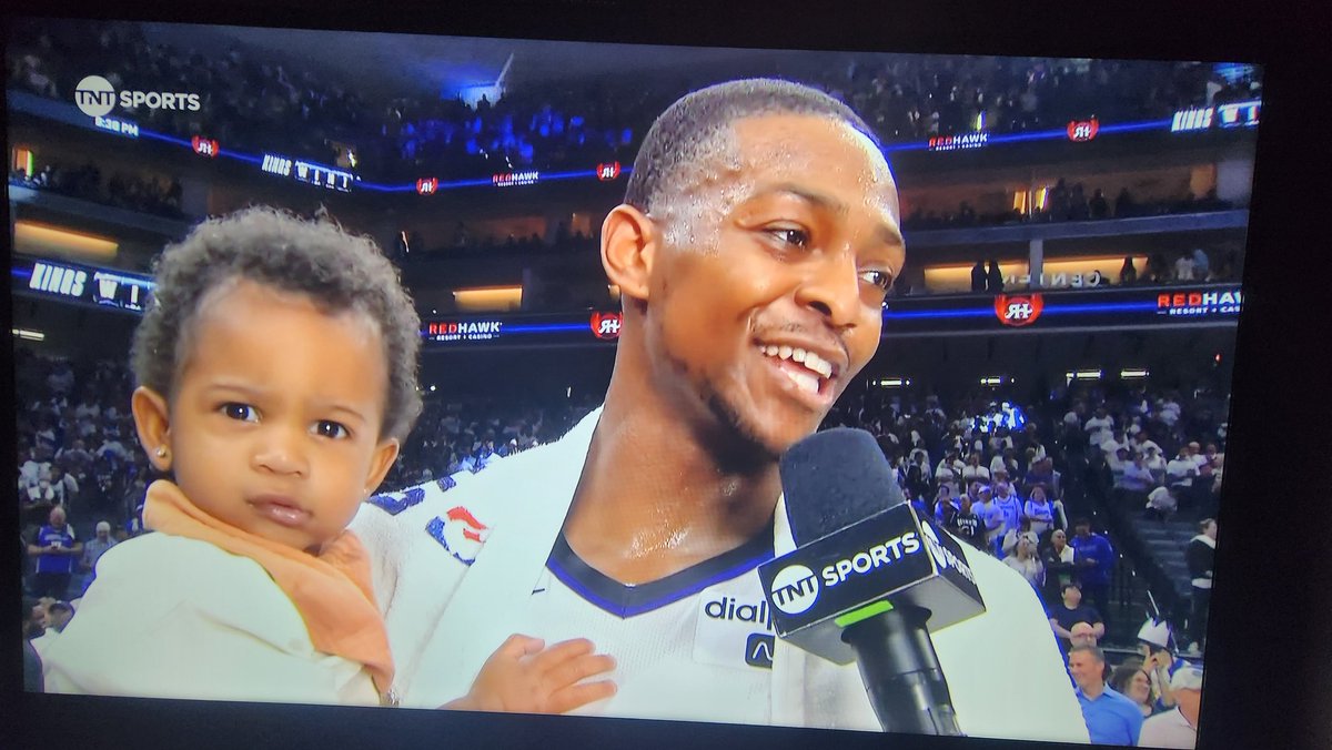 Hurricane kicks tweet media