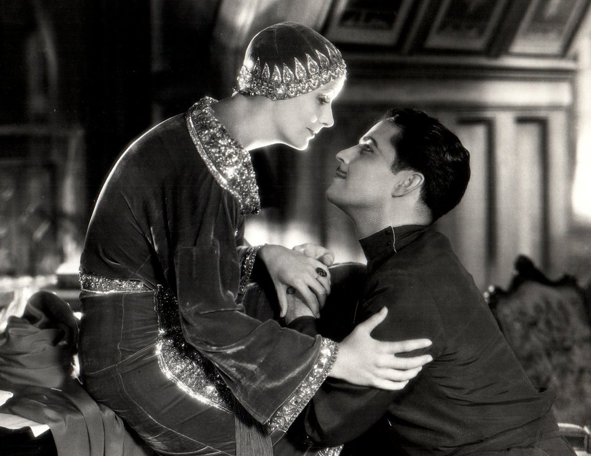 tunesville1's tweet photo. Two gorgeous people:) #Garbo and #RamonNovarro in #MataHari https://t.co/SbQDdC7gTp