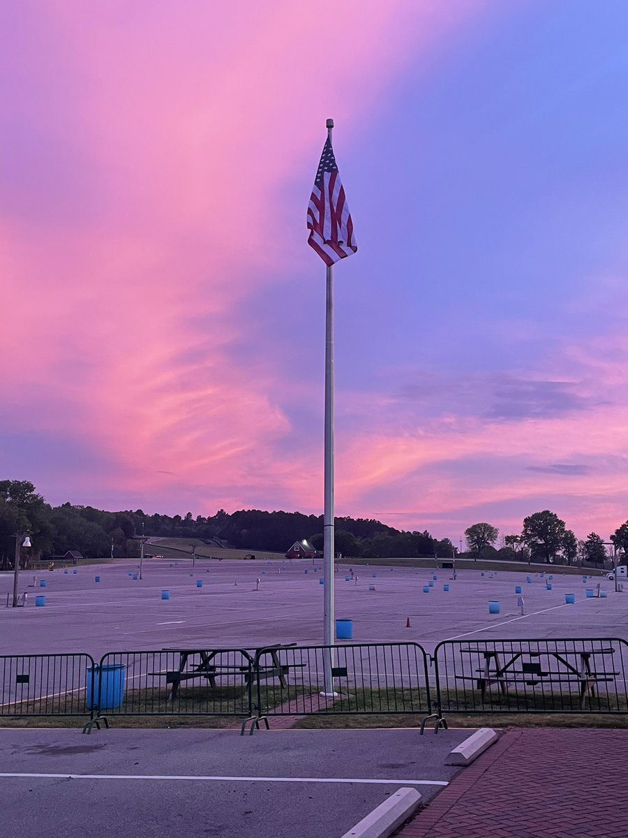 mikerose00's tweet photo. Sometimes @VIRNow really loves to show off. So blessed to play a minor part at this beautiful place.  #HeavenOnEarth #SunsetInParadise https://t.co/WRzrBwKyr4