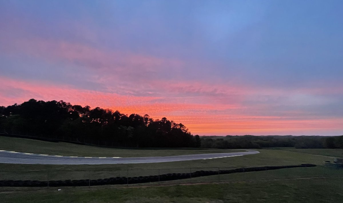 mikerose00's tweet photo. Sometimes @VIRNow really loves to show off. So blessed to play a minor part at this beautiful place.  #HeavenOnEarth #SunsetInParadise https://t.co/WRzrBwKyr4
