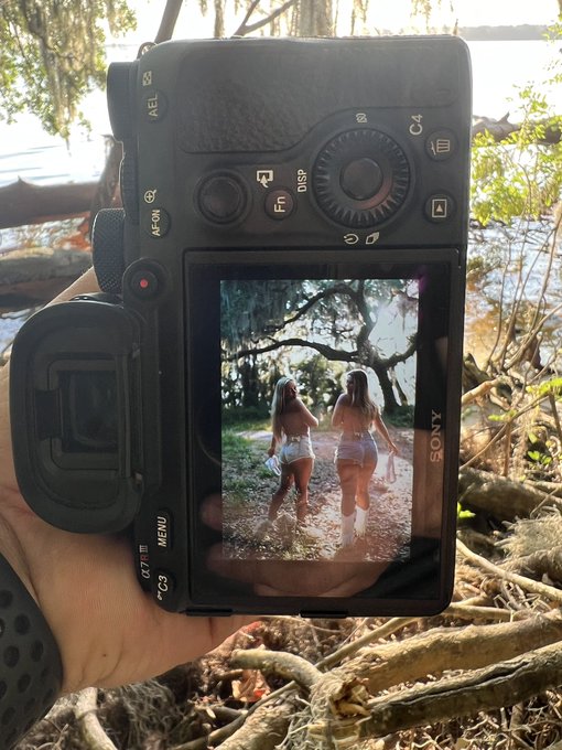 Shooting some OF by the river with these two cuties  https://t.co/UI7myDt2Qi https://t.co/K5NbqGAQTX