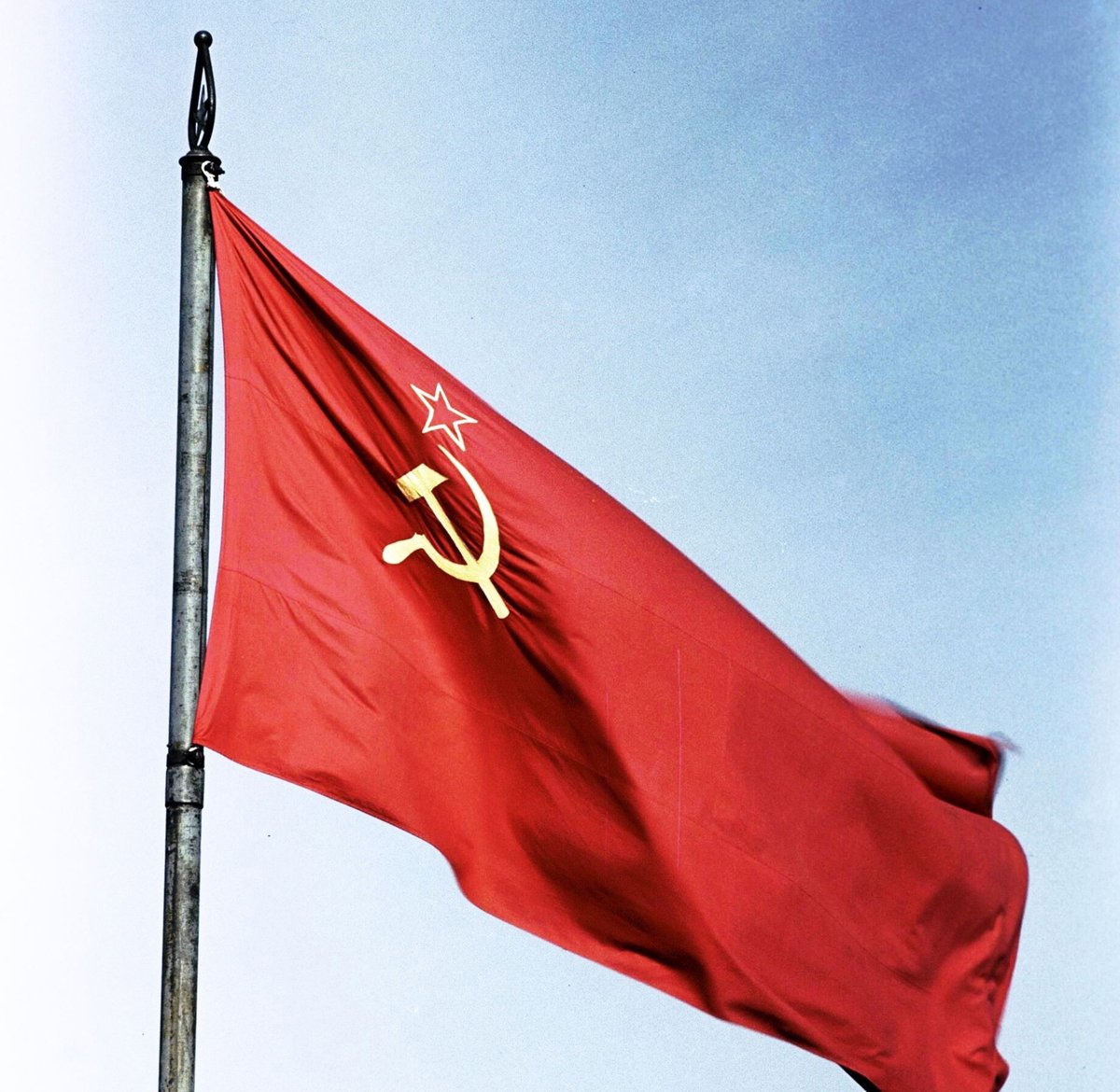 100 лет назад, 18 апреля 1924 года, Президиум ЦИК СССР утвердил Государственный флаг СССР.