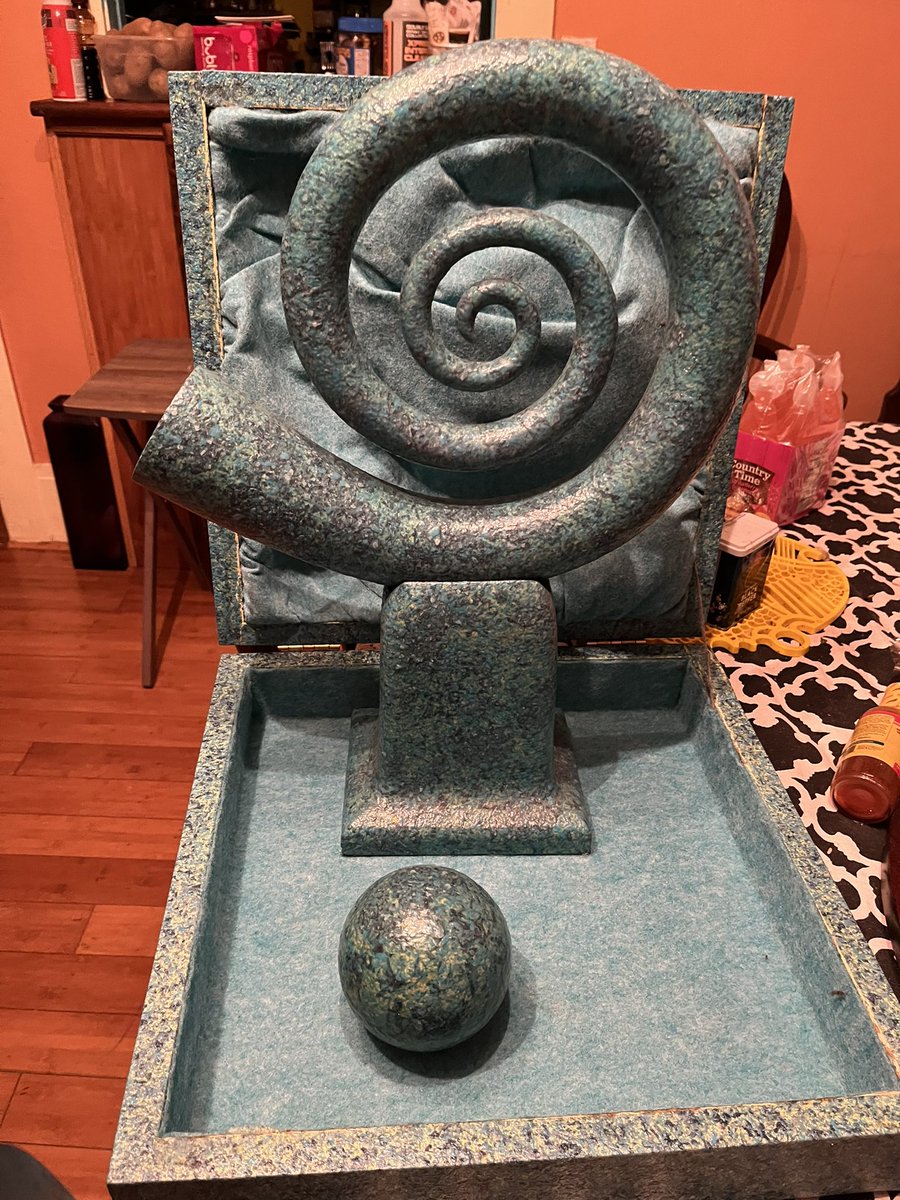 Can yall help me figure out what this is ??
#whatisit #this #antique #vintage #statue #namethis #WhatDoYouThink