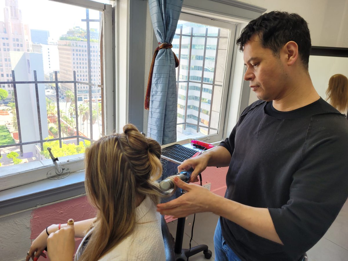 MineducGT's tweet image. En Los Ángeles, California, el #Mineduc realiza jornada de evaluación del Sistema Certificación de Competencias en coordinación con el Consulado General de Guatemala del #Minex. Los guatemaltecos demuestran conocimientos en distintas ocupaciones y oficios. #GuatemalaSaleAdelante