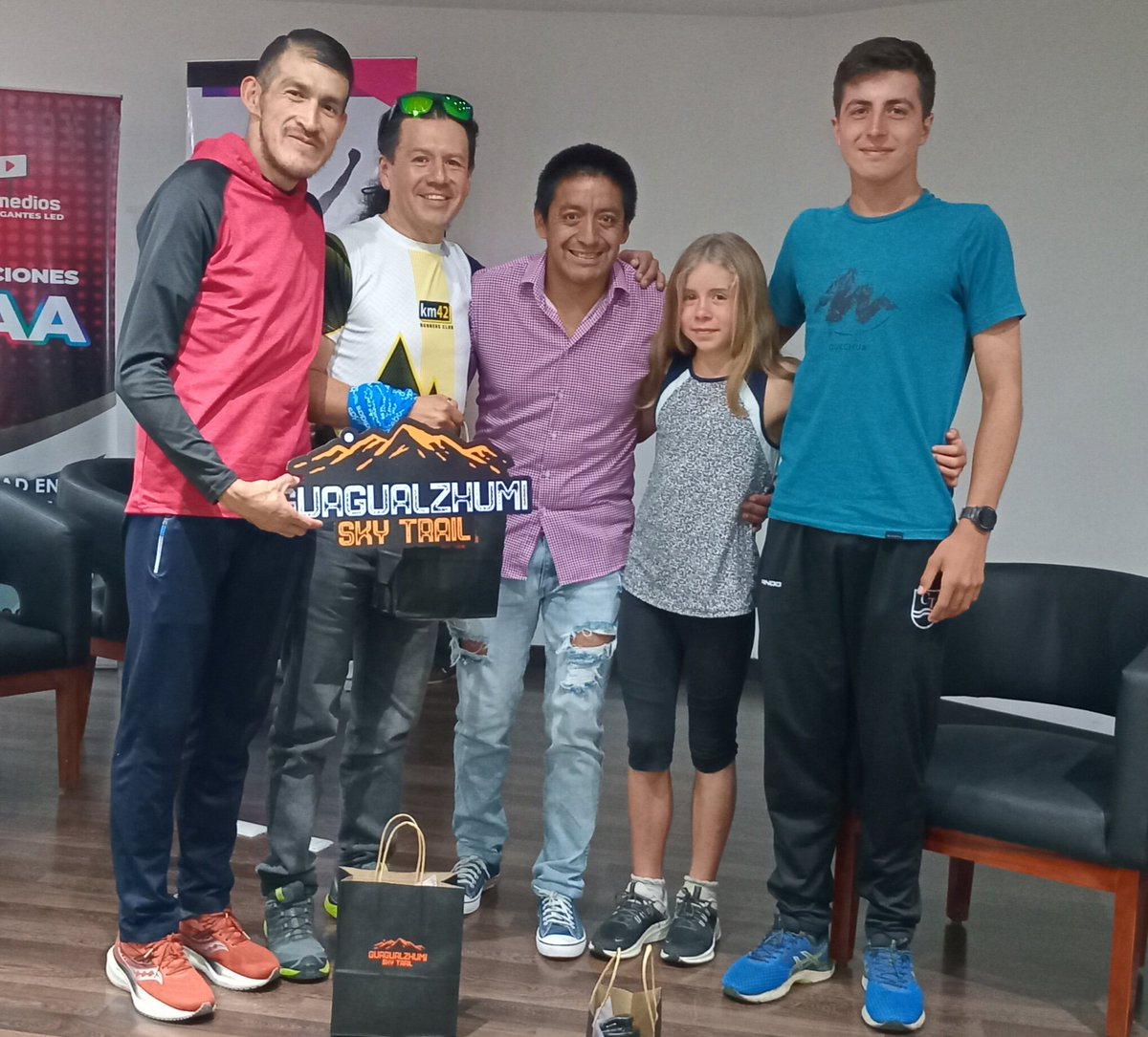 rolandosaquipay's tweet photo. Un gusto encontrarme con los más duros del #TrailRuning del #Azuay y #Ecuador mis respetos 🇪🇨🇪🇨🇪🇨🇪🇨🇪🇨
@pemafranchi @noam_franchi04 @andresquinchi @julioalvarado333 https://t.co/YyrlpAgNxi