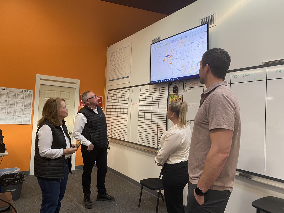 Met with the Cariboo Fire Centre & @LDoerkson, Cariboo Chilcotin to get prepared for this upcoming fire season. We encourage everyone to use the BC Wildfire Service Dashboard or App, as it is updated automatically by their dispatch and information teams & will provide the best &…