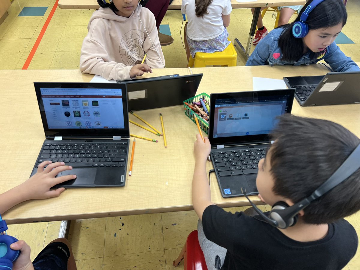 Grade 2 @NorthSideEW Elementary Digital Design students with @nsmazur use @MysterySci to create a graphic about hurricanes and earthquakes then upload their photo to their Chromebook into @kid_OYO #ewlearns @EWSDTech @EastWillistonSD