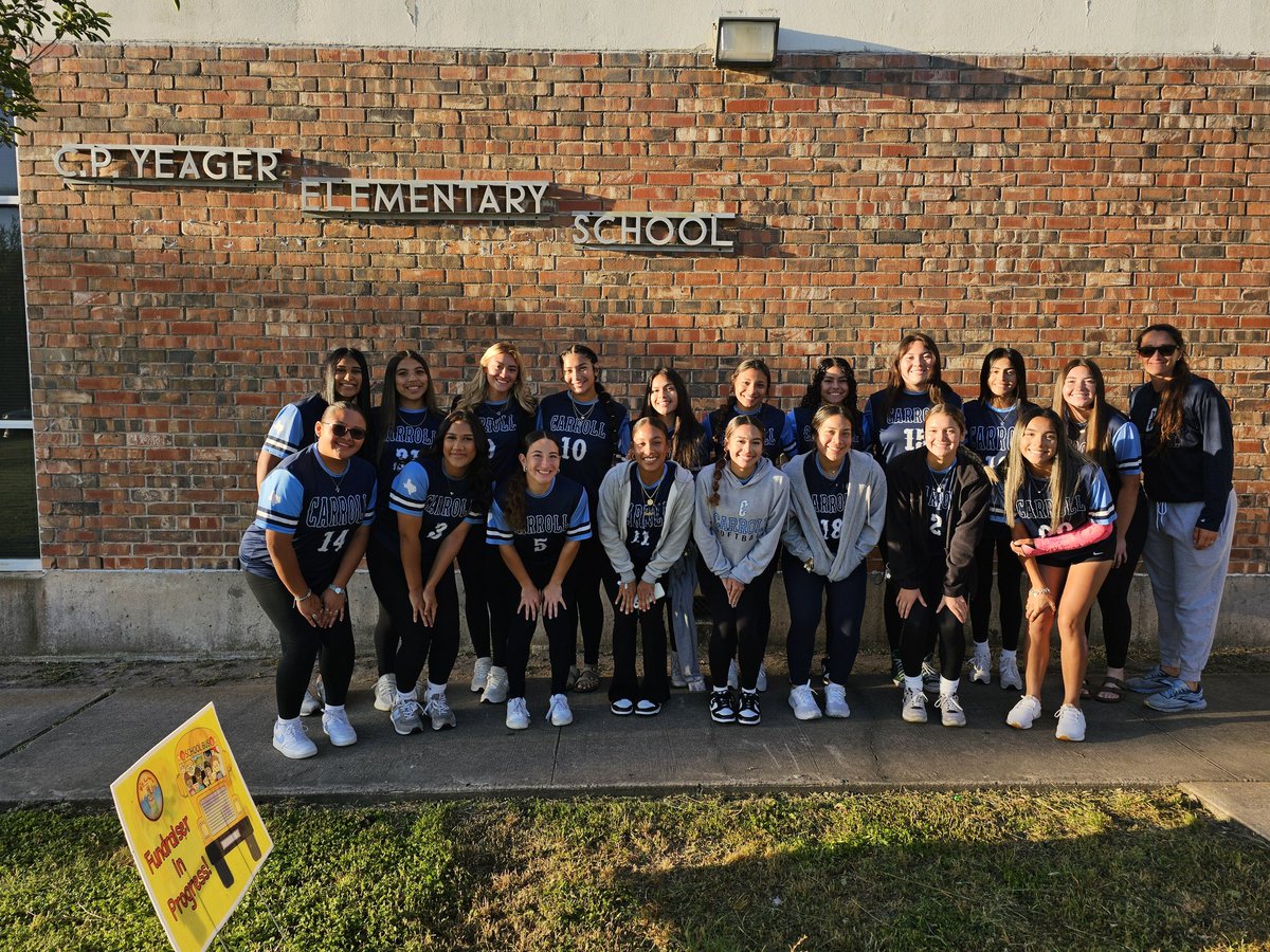 yeager_ccisd's tweet photo. Thank you, Mary Carroll High School Softball Team for starting our Tigers day the happy way! Your greetings definitely had lots of smiles and High fives! #ccisdstrongertogether #WeAreYeager https://t.co/DAO5SuHxNk
