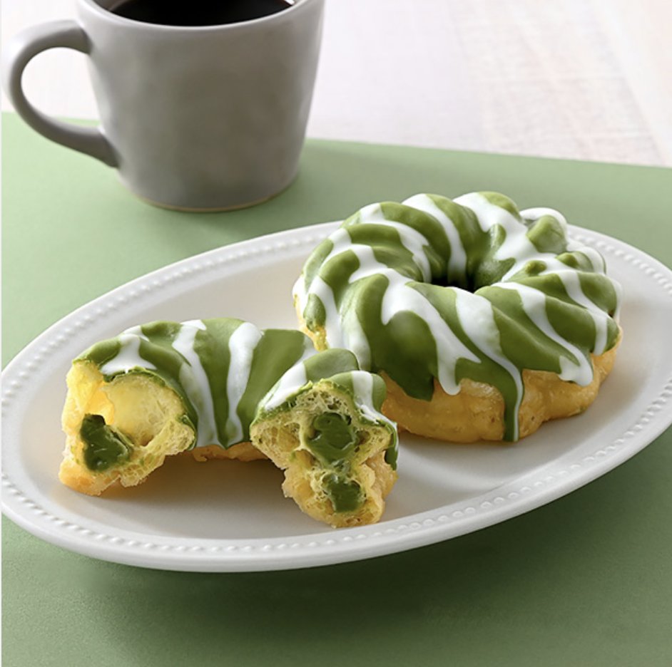 FamilyMart's matcha cruller looks incredible.