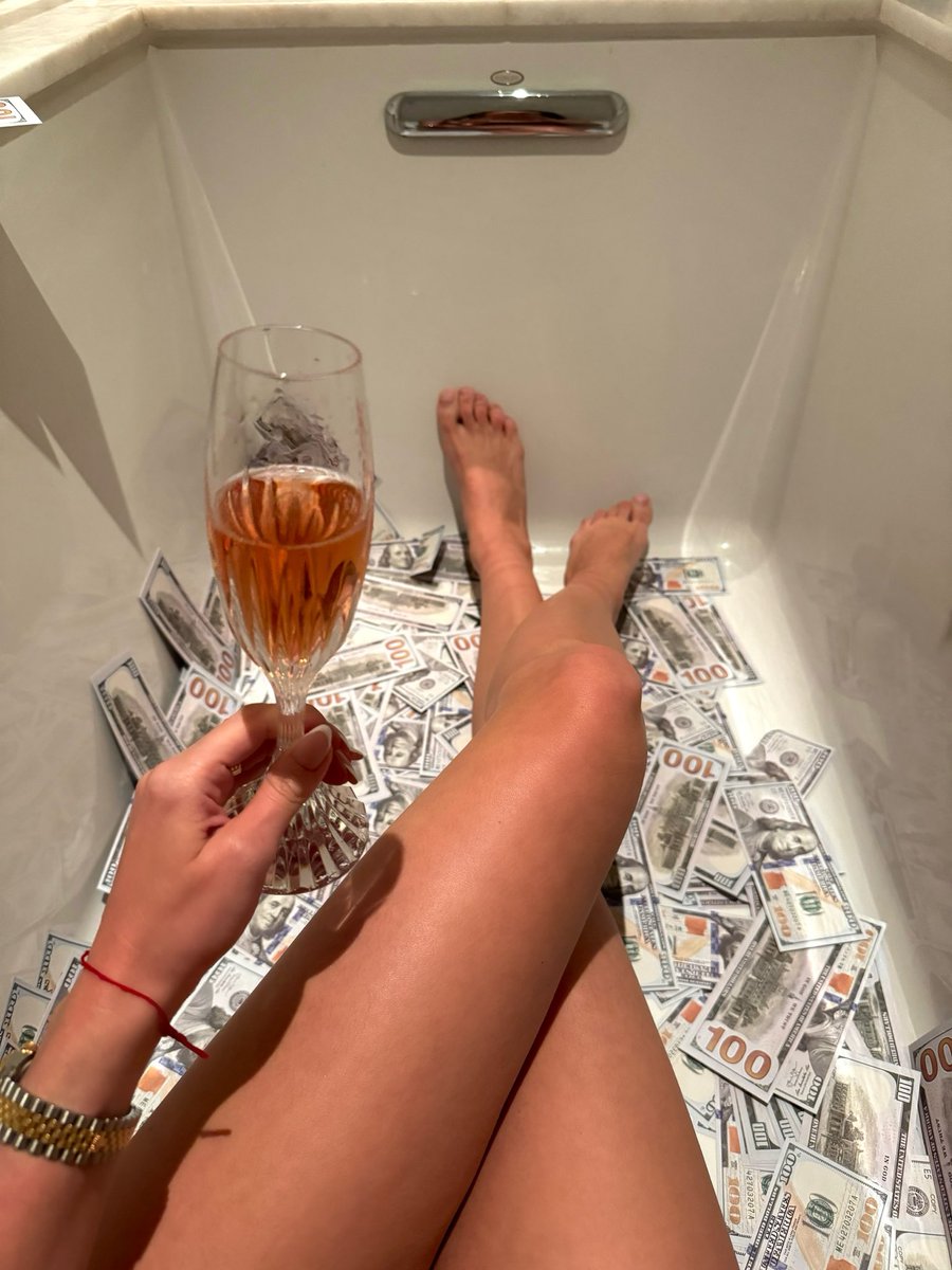 Bathing in luxury: champagne bubbles and money showers 🥂🤑