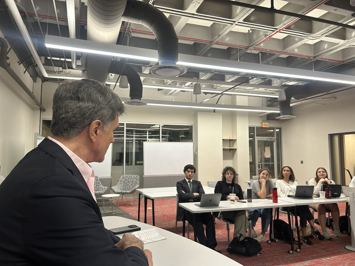 RALITSACNN's tweet photo. What #journalists told @UGAGrady students starting out: @scrippsnews Christian P. Bryant: Rejection is part of the job but so is perseverance! Award winning anchor Jeff Hullinger: Guard your reputation! @UGAGrady grads: Build the skills for the job you want! https://t.co/oM3GbFsM6v