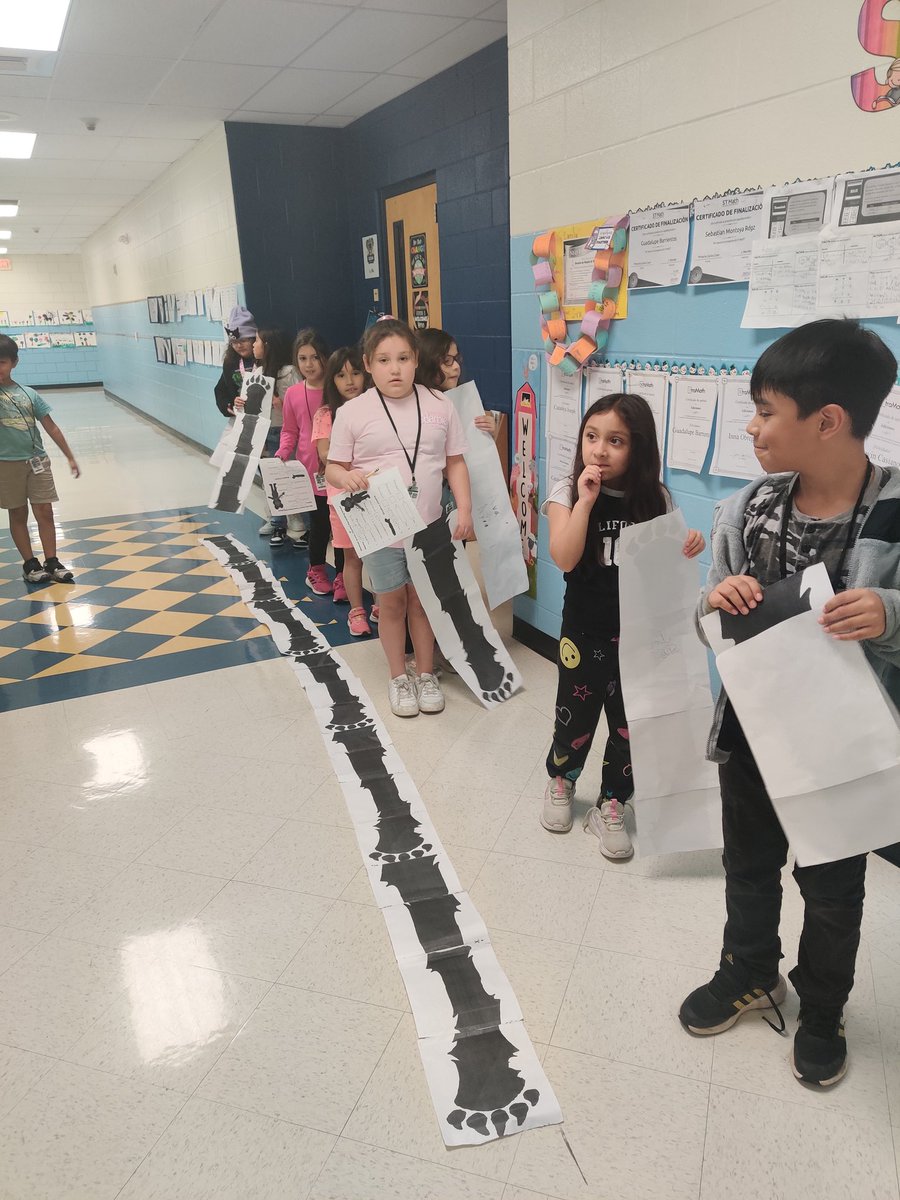 hixsecondgrade's tweet image. Learning measurement with team work @LundquistJess  @mizstr84ward  @NISDCarlosCoon