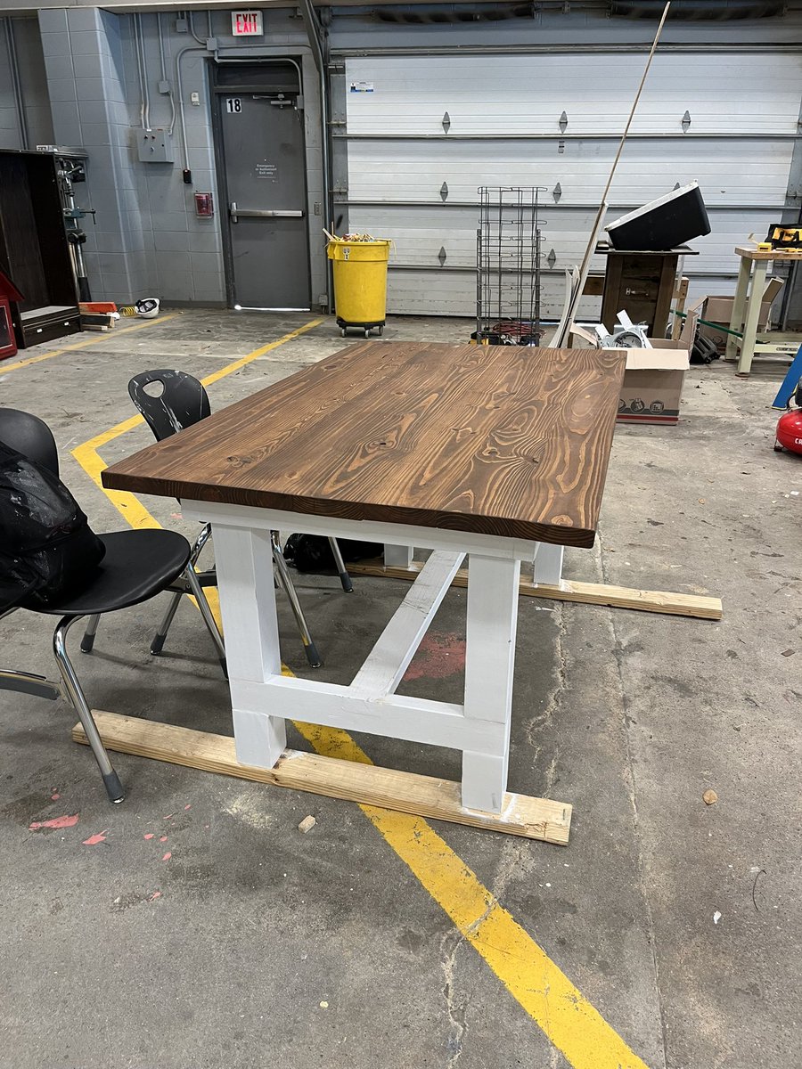 Kudos to the Wunsche Construction Management students for their remarkable craftsmanship on these tables! Your end-of-year projects truly showcase your skills. #StudentCraftsmanship #BuildingSuccess #FutureBuilders 🛠️🎓 @cwhs_springisd @SpringISD_CTE