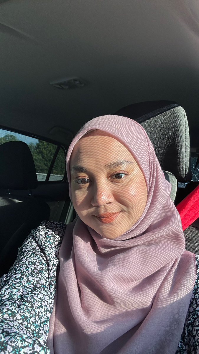shfaalia's tweet photo. I lurve giloo skin i sekarangg, I sumpah struggle gila cari skincare yang sesuai dengan my skin after 3 tahun I terjebak dengan mercury 😭😭😭 

but now bila I tengok skin I, I rasa macam tak sangkaa😭😭 my skin day by day makin better 🫶🏻🫶🏻🫶🏻 https://t.co/Eb4XMGUW7N