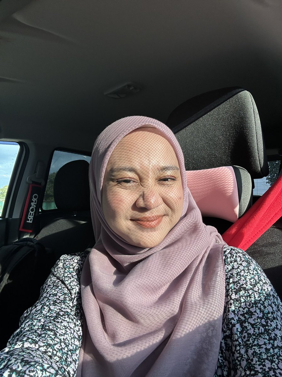 shfaalia's tweet photo. I lurve giloo skin i sekarangg, I sumpah struggle gila cari skincare yang sesuai dengan my skin after 3 tahun I terjebak dengan mercury 😭😭😭 

but now bila I tengok skin I, I rasa macam tak sangkaa😭😭 my skin day by day makin better 🫶🏻🫶🏻🫶🏻 https://t.co/Eb4XMGUW7N