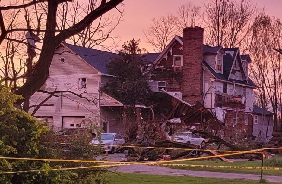 Reports of major tornado damage in Portage County Ohio

Several homes damaged, roads closed, & hazmat crew was called to keep diesel fuel from flowing into nearby streams

#breaking #iawx #ohwx #tornado