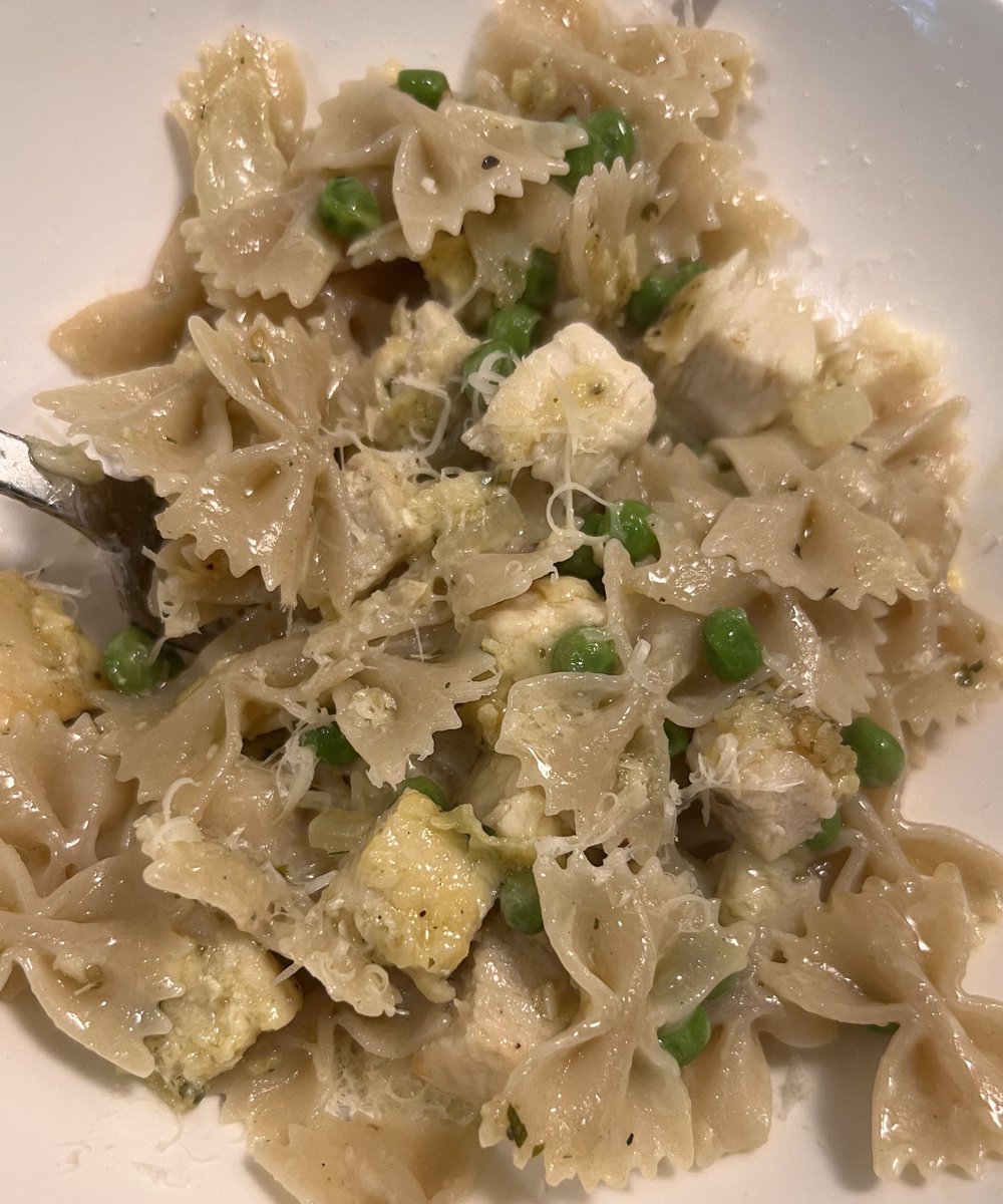 This was delicious for a 10 minute dinner

Leftover chicken cutlets + peas, tossed with pasta, EVOO, seasoning & fresh Parmesan

I love when leftovers aren’t a disappointment
