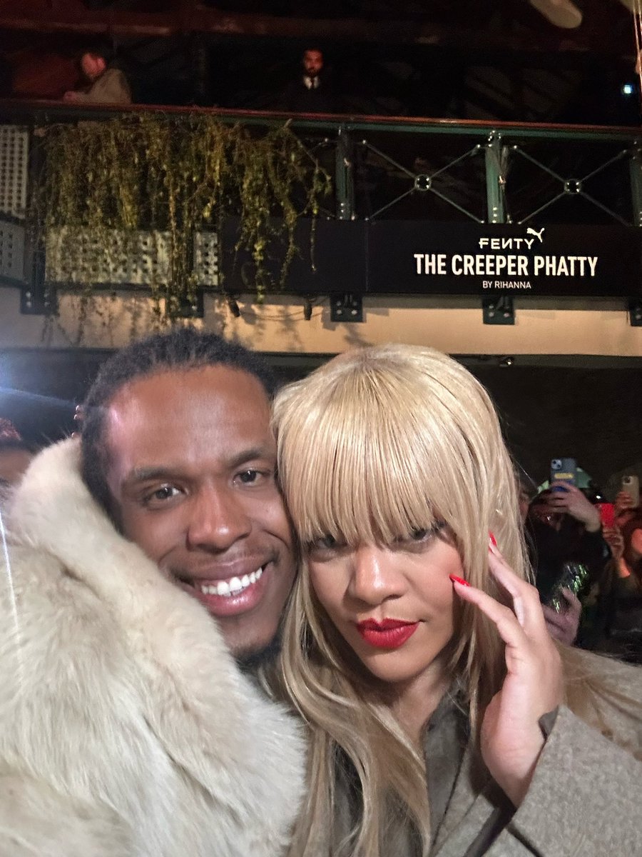 royroybowdown's tweet photo. Reunited @rihanna https://t.co/4Ai5KvIJnv