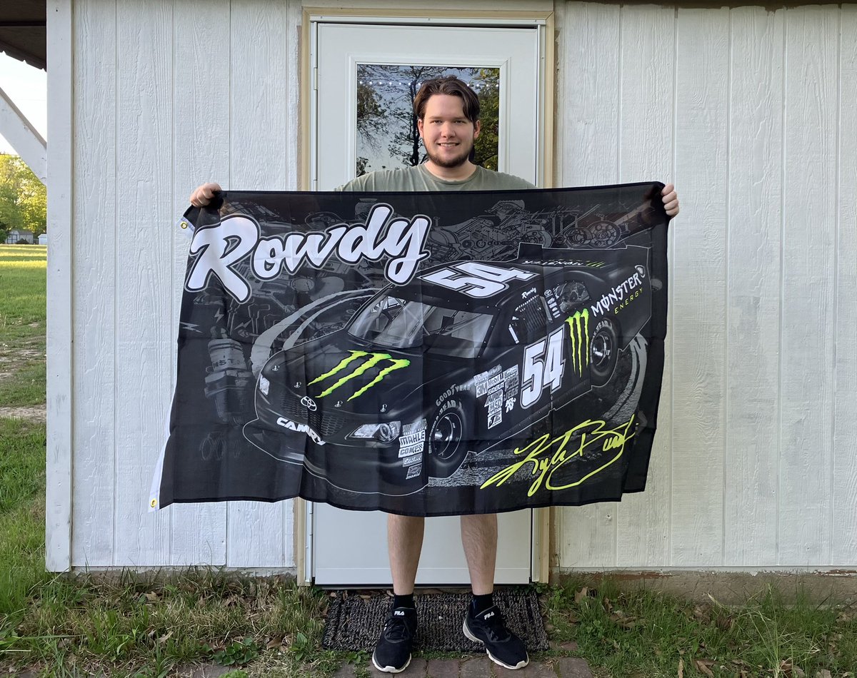 It’s  #AutismAwareness #Giveaway Time!👍🏻🧩🏁

Thanks to the support of <a href="/Iluvfastracks/">Donna Musgrave</a>,
I’m giving away this super cool <a href="/KyleBusch/">Kyle Busch</a> #54 Monster Energy flag. 

To enter:
Follow, Repost &amp; Tag some friends
Must use #AutismAwarenessMonth

Winner announced April 30th. #NASCAR