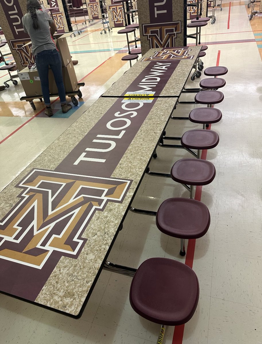 VanmatreSteve's tweet photo. Leadership 101: Take care of the details.  If something is broke…fix it.  If you need new attractive cafeteria tables…buy them.
Elite facilities for elite kids.
It’s Our Time! https://t.co/4S6VWFTYJi