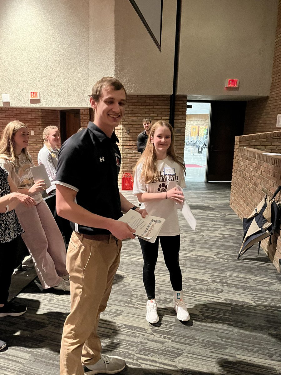 Congratulations to a few of the new AHCF class of 2026 and to our new AHCF teacher, Mr Trenton Langjahr. The future is bright! @KentSchoolsCTE @sixdistrictCTE @KentSchools