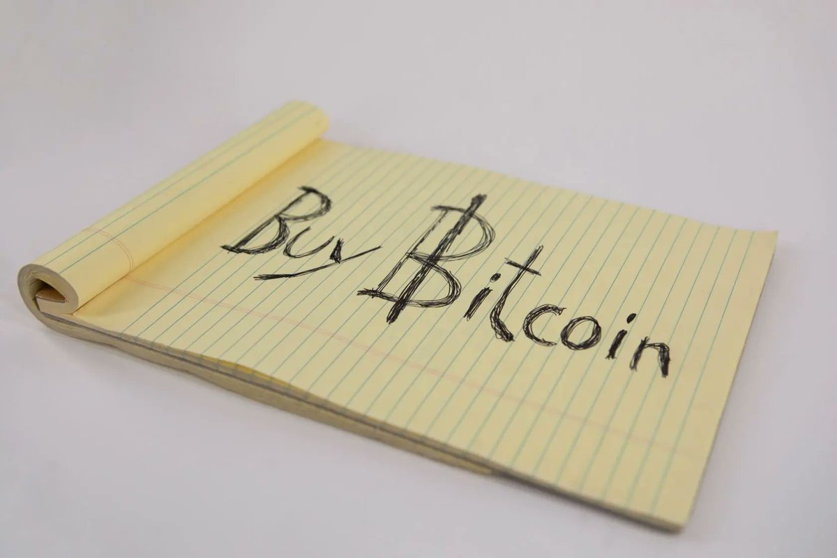 PubKey's tweet photo. You can’t own the original #Bitcoin Whitepaper, but you can own the actual freaking nodepad that #BitcoinSignGuy photobombed Fed Chair Yellen with in July 2017.
Auction starts tomorrow at @scarcedotcity and ends in one week at PubKey.
https://t.co/iXr4GLNvKL