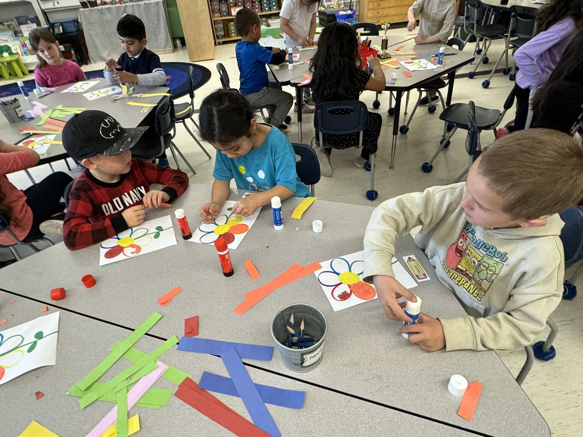 Spring has finally sprung and we are celebrating over here in kindergarten by making some flower art! This project involved us ripping tiny pieces of paper and gluing them on our flower petals. This was not only festive, but great for our fine motor skills! 🧠🌼 <a href="/DHSBains/">DHSBains</a>