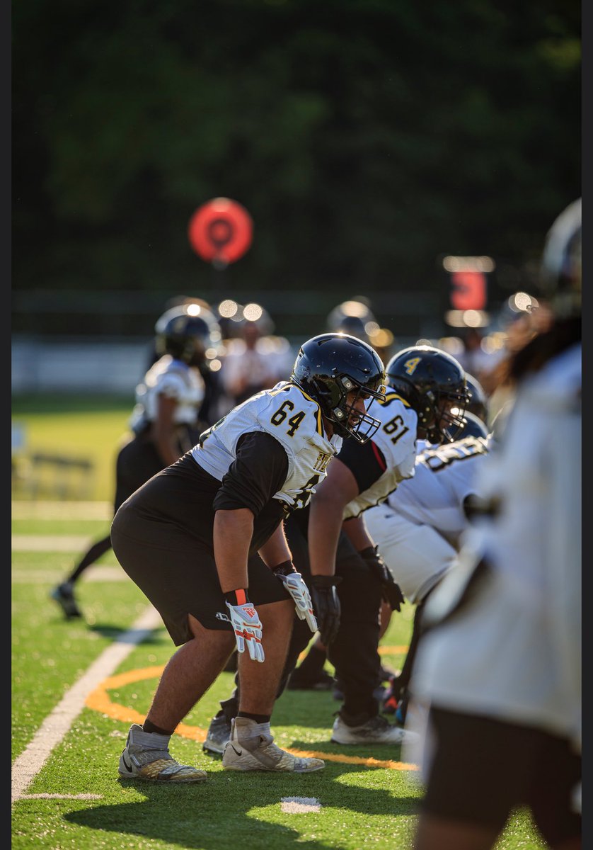 HanzlahRana's tweet photo. I’ve never been one dimensional I play whatever you need me at ! #JUCOPRODUCT 6’4 310 D1 Bounce back https://t.co/sJp00F0ky1