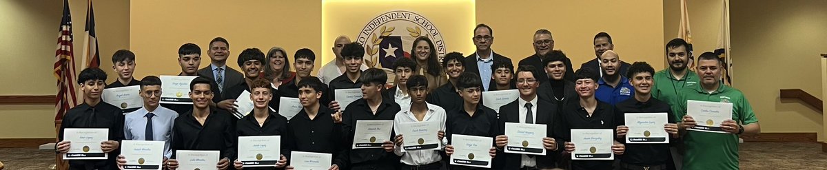 JNunn_ADM's tweet photo. Gold ball season was good to the soccer teams of #TeamSISD. #CompetewithIntegrity #ExcellenceinAthletics https://t.co/n2GNtnfZqh