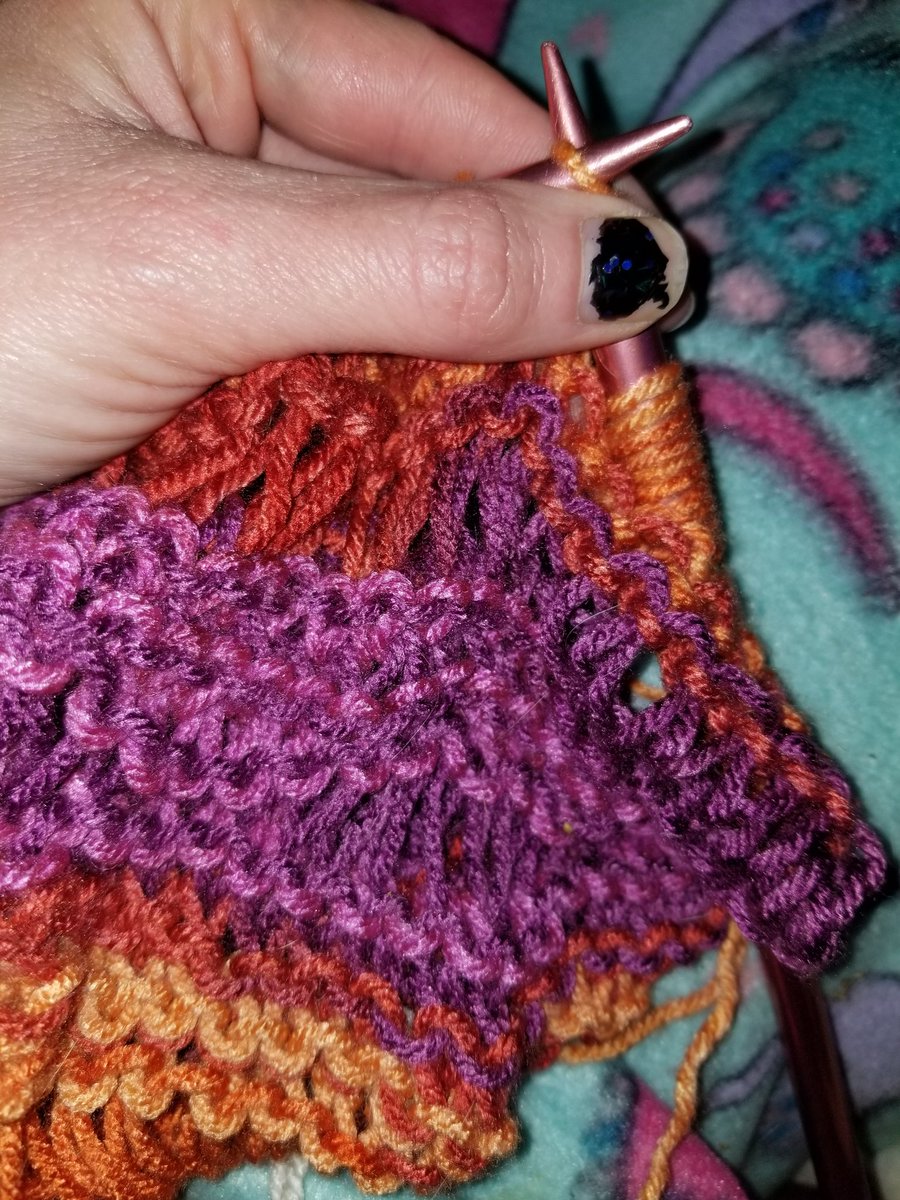 Telling myself I have to finish this before I can use my new yarn. My adhd WiP bouncing is going nuts right now...

#knittingtwitter #WiP #adhdbrain