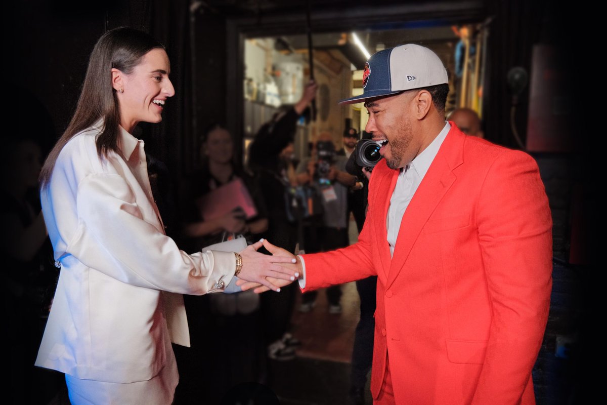 CarterStateFarm's tweet photo. Having Caitlin Clark represent #TeamStateFarm is so awesome. She’s the good neighbor who brings greatness on and off the court! #WNBADraft https://t.co/eYQQSM48HF