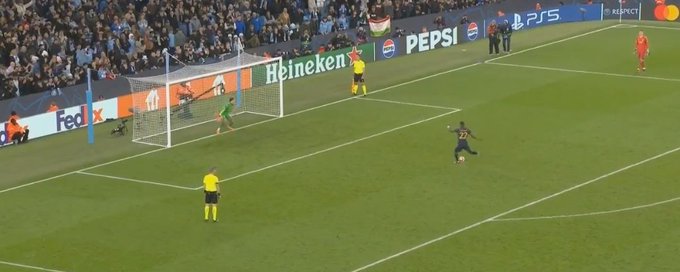 CHELSEAHIGH5's tweet photo. روديغر يقوم بما يحب أن يفعله 😎
#ManCity #ريال_مدريد_مانشستر_سيتي #ChampionsLeague #RealMadrid https://t.co/FwKRDAjiFT