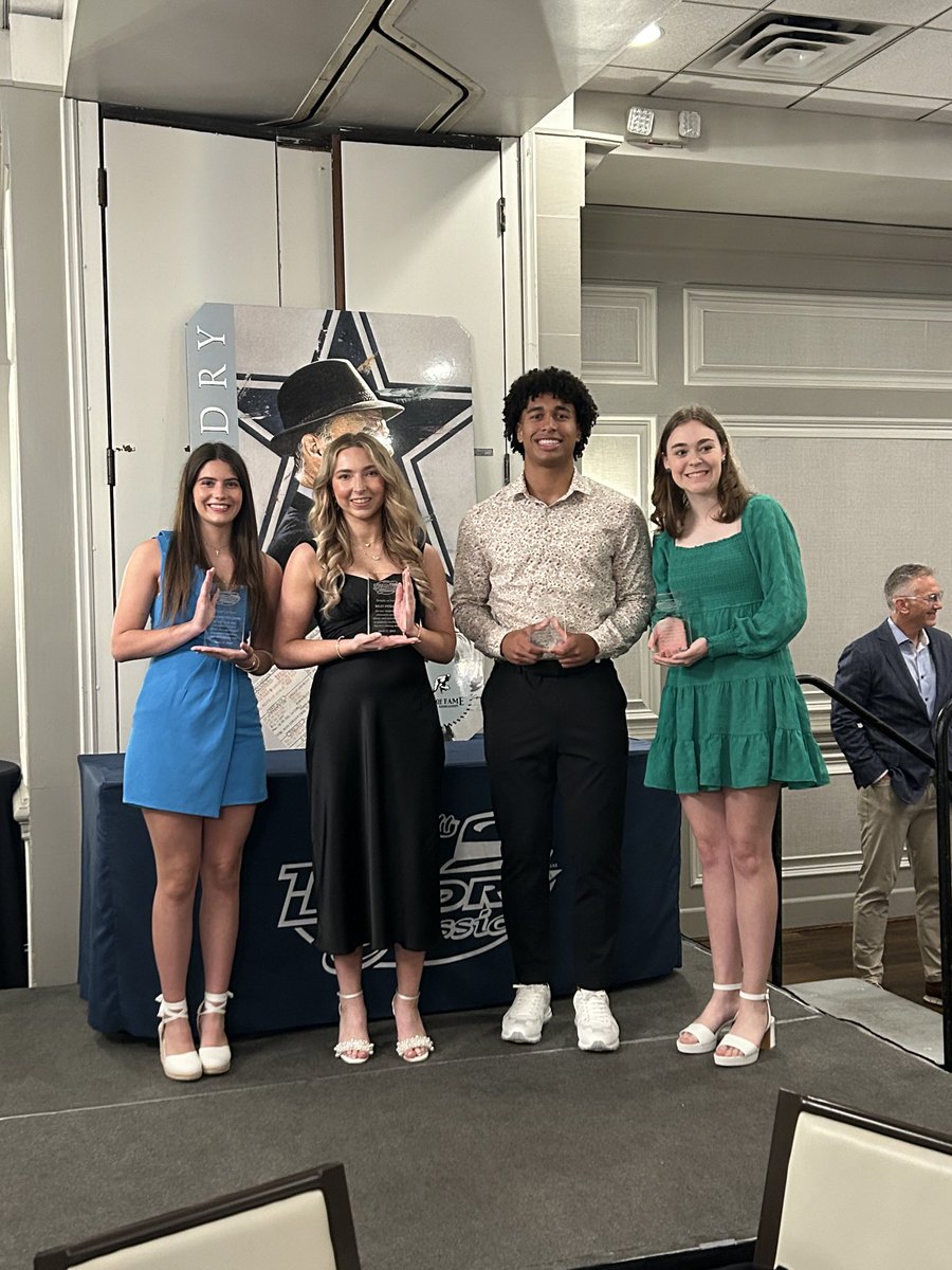 ⁦@alleneaglesfb⁩, ⁦⁦@AllenBand⁩ and Allen Eagle Cheer all represented at The Tom Landry Classic banquet tonight!!! 🅰️🆙