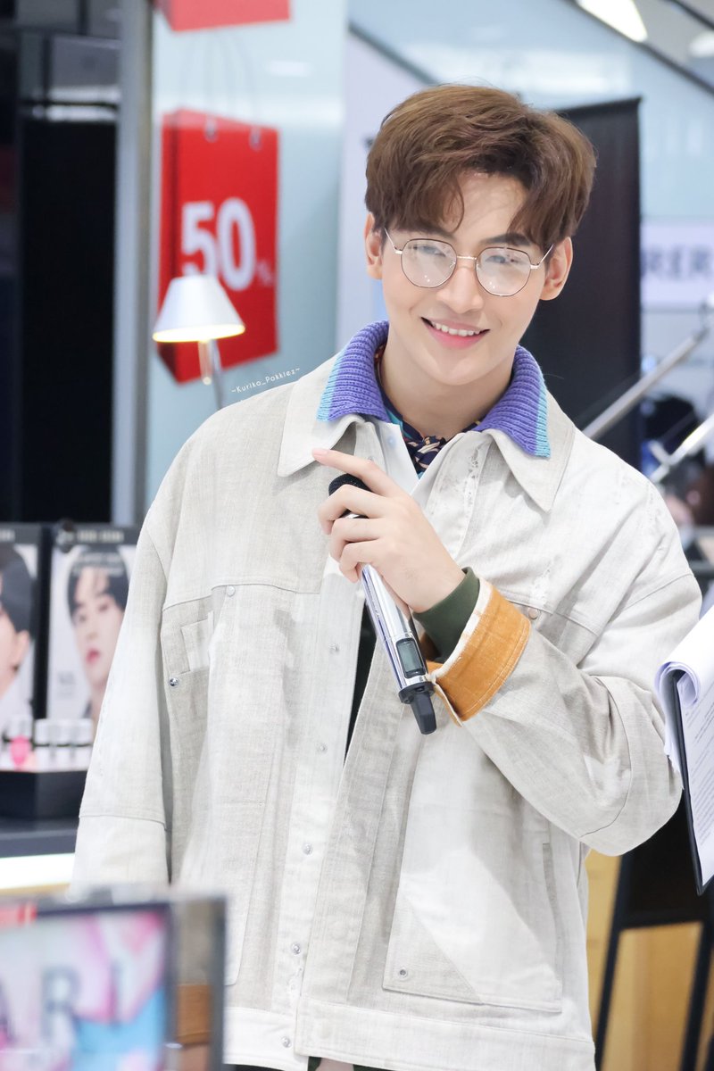 Sun89200754's tweet photo. HAPPY THURSDAY 😊✨🥰
(⁠•⁠ө⁠•⁠)⁠♡@ohmthitiwat (⁠•⁠ө⁠•⁠)⁠♡
มีความสุข ทั้งกายทั้งใจ สดชื่นสดใสตลอดทั้งวัน มีแต่เรื่องราวดีๆเข้ามาน่ะ:⁠-⁠)
Love you very much 😘❤️
#OhmThitiwat https://t.co/Az5ODExlpO
