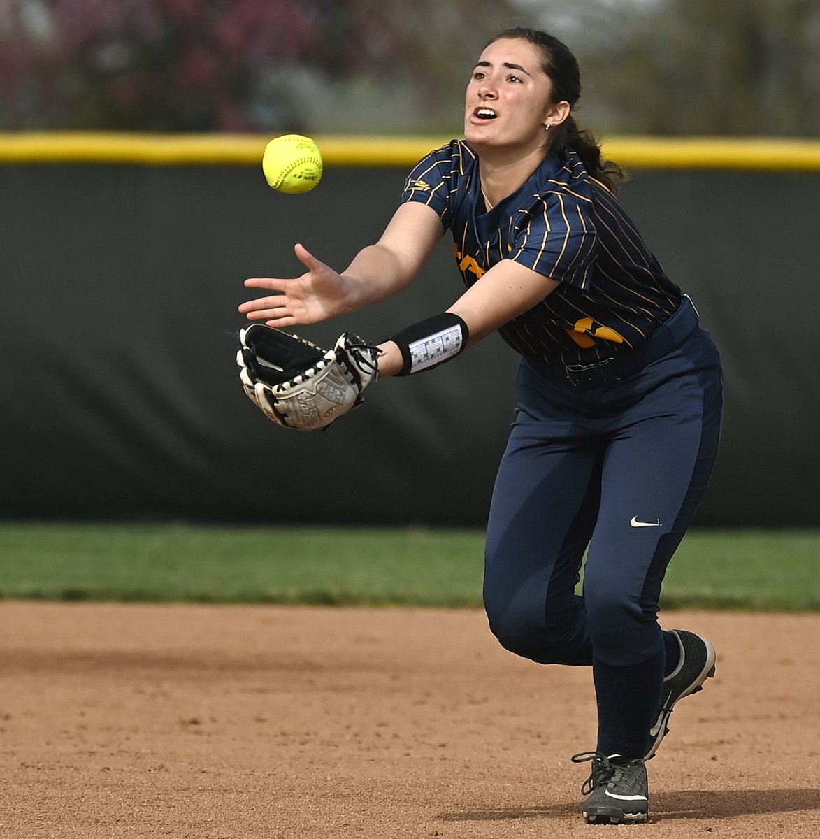 phojoknight's tweet photo. Elco's Gabby Smith belts an 8th inning home run to beat Donegal 1-0 in L-L League section 3 softball Wednesday afternoon in Mt. Joy @LancasterSports @LancasterOnline @David_Bohr @ELCOAthletics @godonegalsports 📷 Gallery https://t.co/weOJeg2dli https://t.co/2rh5d3HBtX