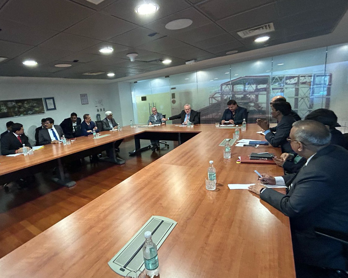 Shri V. L. Kantha Rao, Secretary, @MinesMinIndia, held a meeting with Mr. Máximo Pacheco, Chairman of Codelco, on 16th April, 2024 in Santiago, Chile. The meeting's agenda focused on exploring potential opportunities in upcoming #Lithium and #Copper blocks, as well as fostering