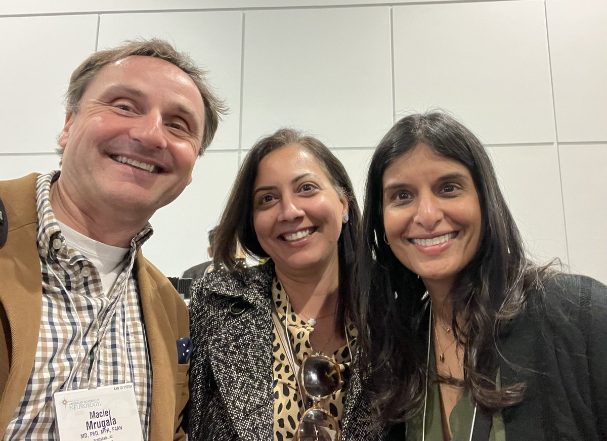 My @MayoClinicNeuro family @NeurogenesDr @rashmihalker at #AANAM So good to see my accomplished colleagues and friends - we rarely have a chance to see one another at work, so it’s a real treat!!! Thank you @AANmember for bringing us together!