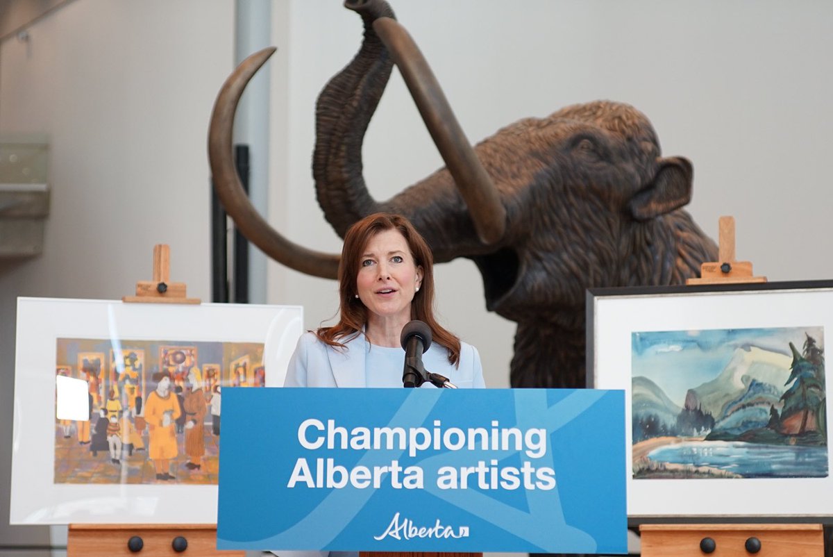 Today, I had the honour of opening the new ‘Here & Now’ exhibition at the @RoyalAlberta. This exhibition created in partnership with the @AFA1991 showcases 16 artworks by 12 Alberta artists, displaying themes of identity, strength, landscape and ability. #AlbertaArts #abpoli…