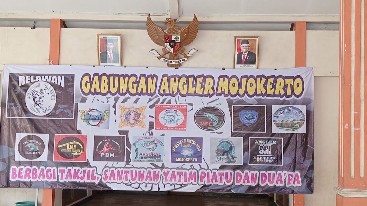 CakReng's tweet photo. Minggu, 07/04/2024, RENGGA IMAM FAUZI,Luhkan Kab.Mojokerto, melakukan Giat pembagian takjil, santunan anak yatim dan Duafa di desa Jeruk seger kecamatan Gedeg dengan komunitas macing d perairan umum 
 #luhlapor
#GiatLuhkanSatminkalBWI
@puslatluhkp 
@bppp_banyuwangi https://t.co/TEzEIK9rL9