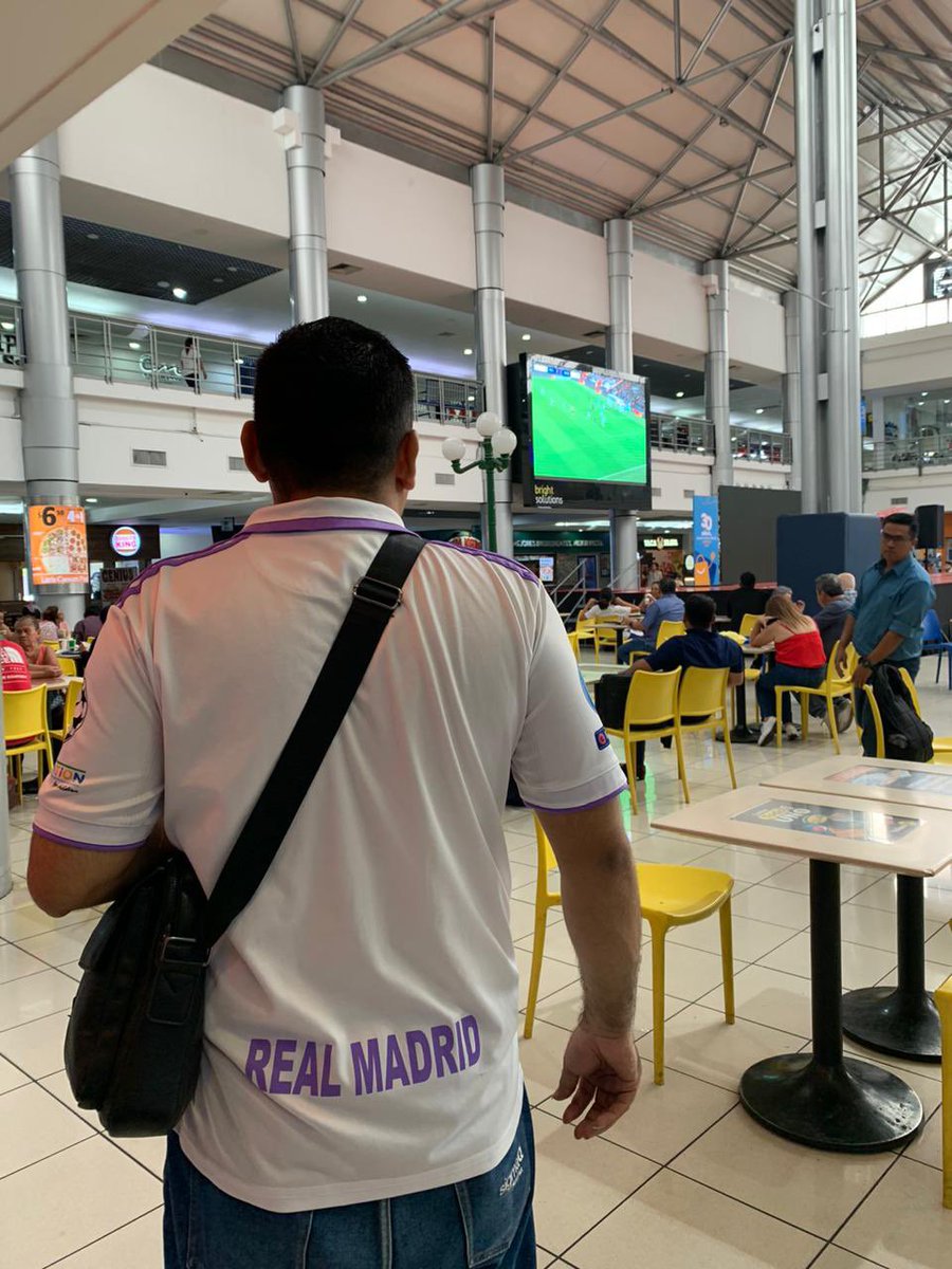 plazamerliot's tweet photo. Que chivo ver a #LaPlaza llenita de la pasión del fútbol🫣 https://t.co/6gAzkkGeUb