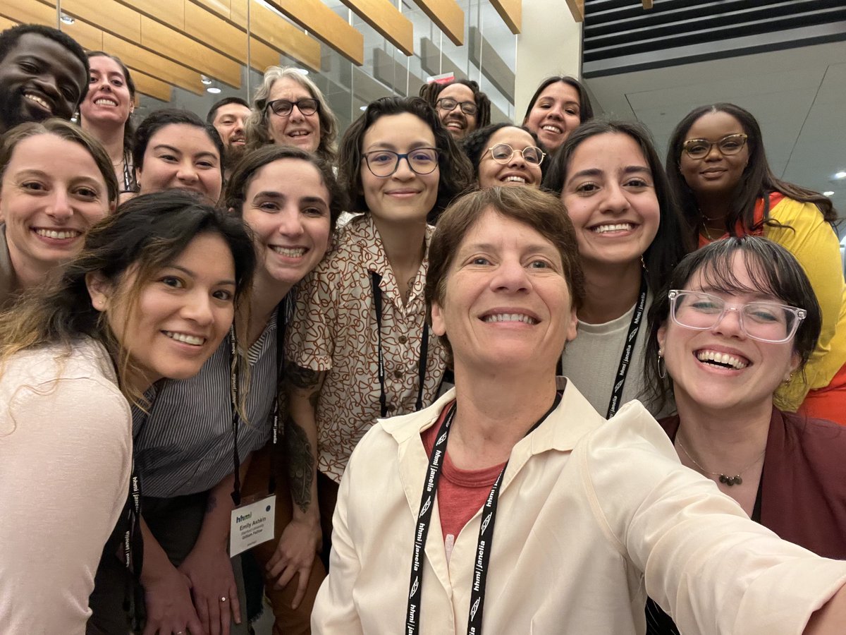 What an incredible honor to share a selfie with the talented #GilliamFellows ⁦@HHMINEWS⁩! Looking forward to seeing them many more times as their careers skyrocket 🎉