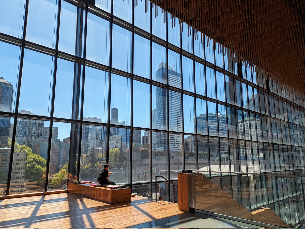kaslinfields's tweet image. It was a gorgeous day to enjoy #OpenSourceSummit at the new Summit building of the Seattle Convention Center 💖