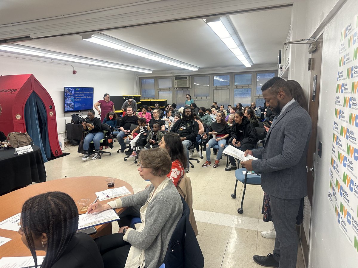 HARLEM_POWER's tweet photo. ⁦@District5NYC⁩ CEC meeting tonight saw a strong turnout &amp; was enriched by the voices of ⁦@NYCSchools⁩ Student Council of PS 125. Among the attendees were parents, who contributed to engaging discussions.Thank you ⁦@FollowCSA⁩ principal Leopold for your advocacy https://t.co/BIp95kimKn