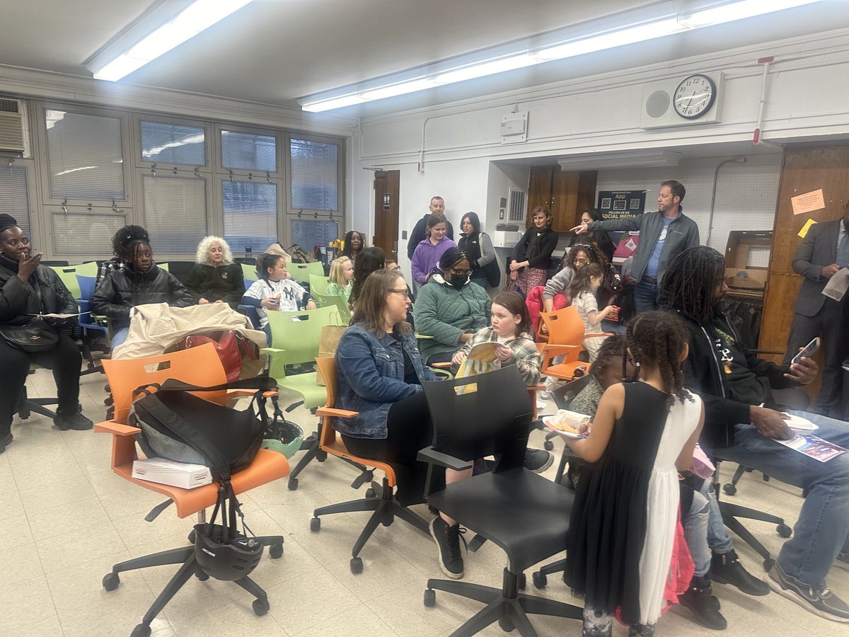 HARLEM_POWER's tweet photo. ⁦@District5NYC⁩ CEC meeting tonight saw a strong turnout &amp; was enriched by the voices of ⁦@NYCSchools⁩ Student Council of PS 125. Among the attendees were parents, who contributed to engaging discussions.Thank you ⁦@FollowCSA⁩ principal Leopold for your advocacy https://t.co/BIp95kimKn
