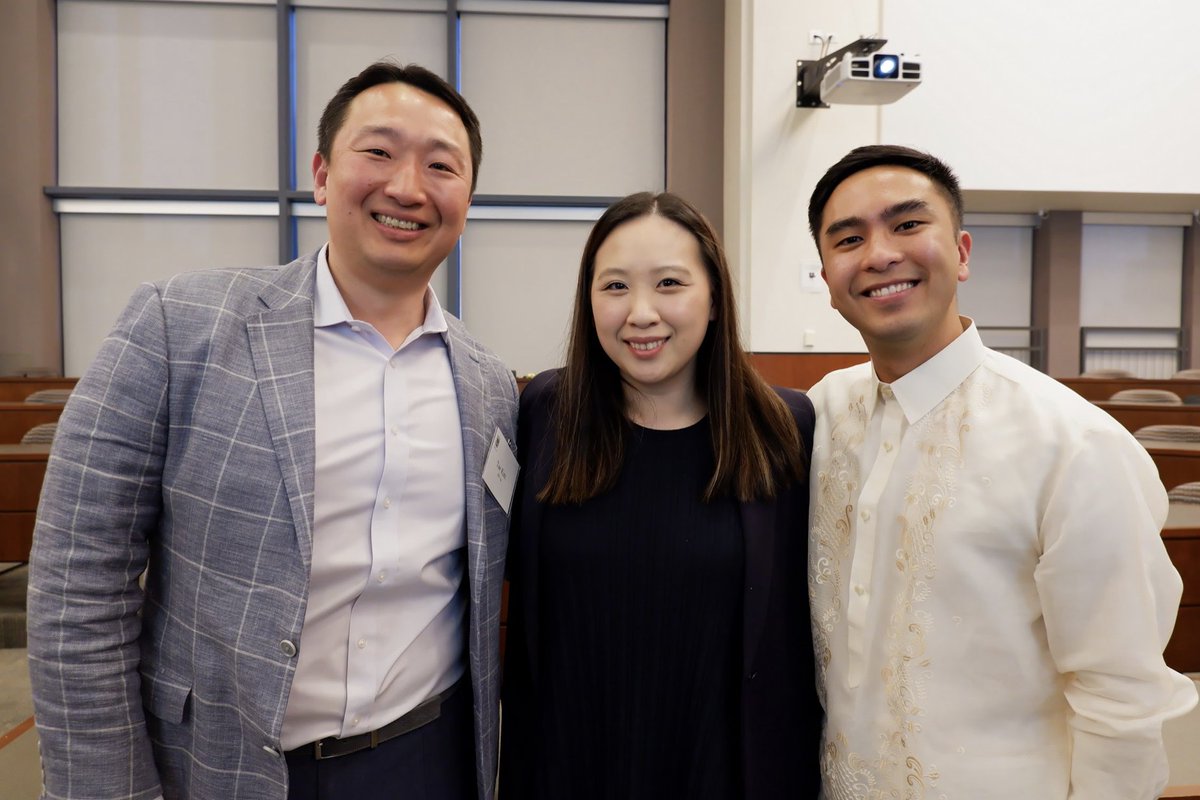 @LoyolaLaw’s Asian Pacific American Law Students Association hosted their annual Alumni Awards where they honored APALSA alumni, recognized accomplishments of graduating 3Ls, and introduced the new exec board. Congratulations to Jean Liu and Justin Sia, two Loyola APALSA alumni!