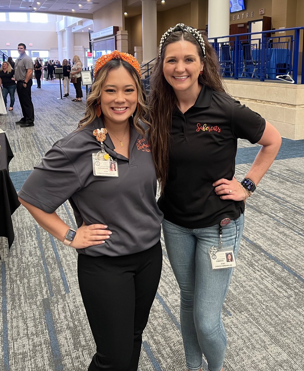 I had the best time at the @CyFairISD Career Fair with my fav team- @lizwood155 @aggiewagner @jana_echols @prindle_amanda ! & got to see my CCIS bestie @Smith_ELA_CCIS ! It was exciting to meet some future CFISD employees! #cfisdspirit #wearesalyards #bengalmagic