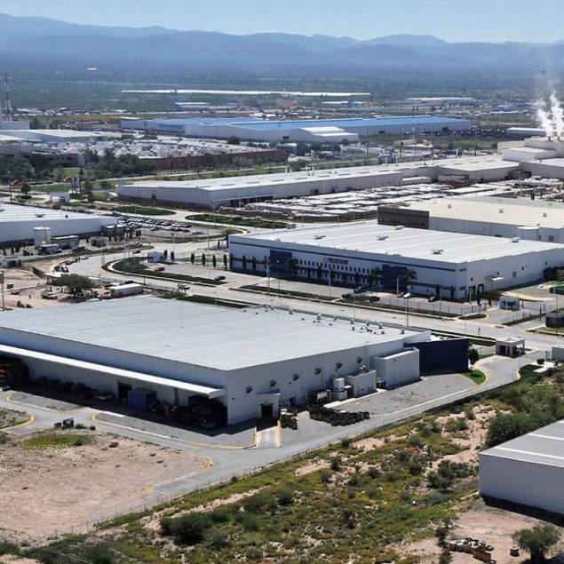 InversionInmob's tweet photo. 🏭💼 San Luis Potosí sigue creciendo en el #SectorIndustrial. Según datos de #Solili, en el primer trimestre de este año, la demanda industrial bruta alcanzó los 25,130 m². Aquí la nota completa👉https://t.co/kHId2S0js9 https://t.co/vkPFJW5kxw